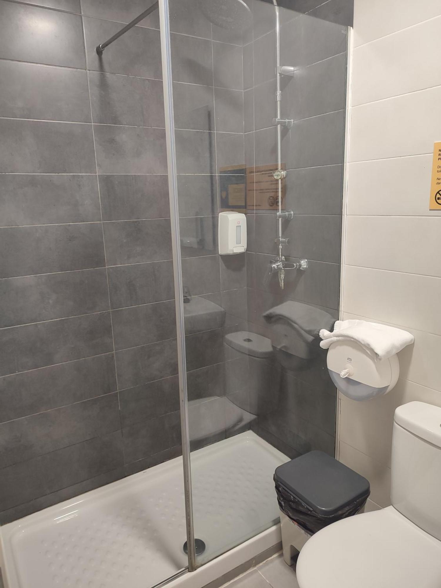 Bilbao Metropolitan Hostel By Bossh Hotels Ngoại thất bức ảnh