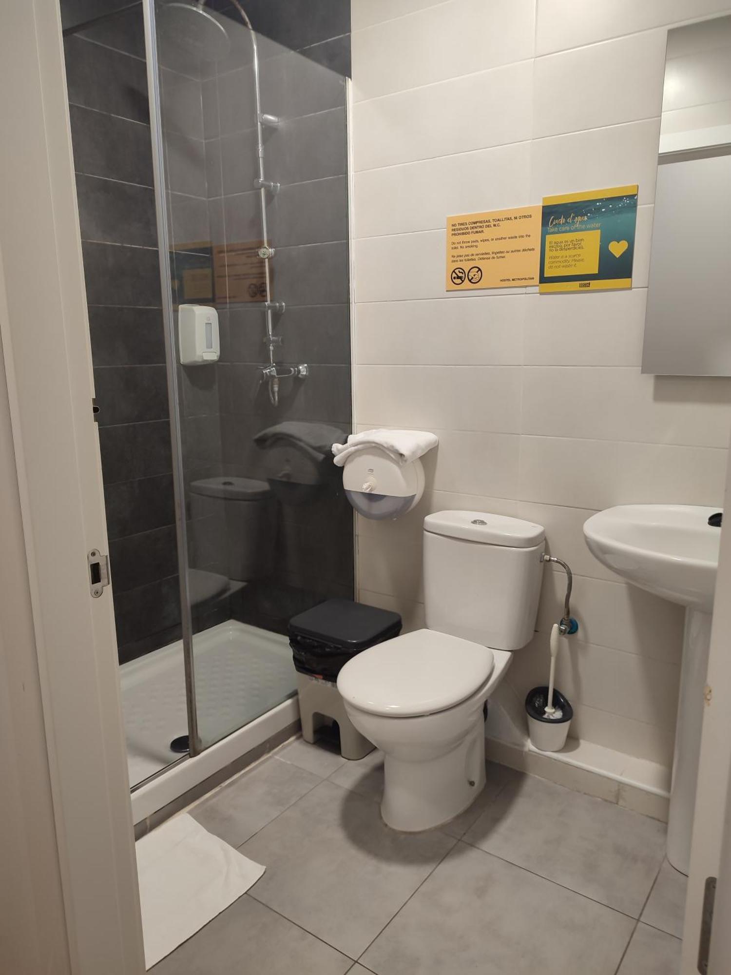 Bilbao Metropolitan Hostel By Bossh Hotels Ngoại thất bức ảnh