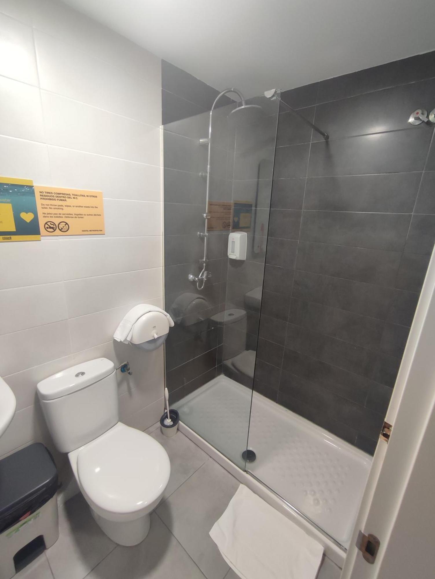 Bilbao Metropolitan Hostel By Bossh Hotels Ngoại thất bức ảnh
