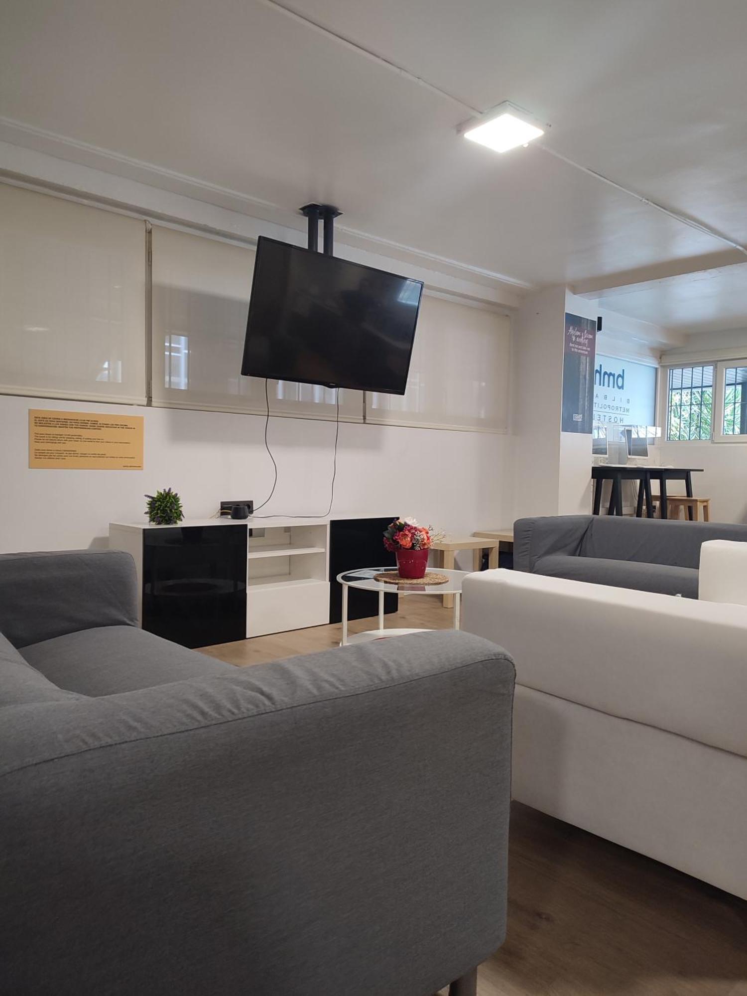 Bilbao Metropolitan Hostel By Bossh Hotels Ngoại thất bức ảnh