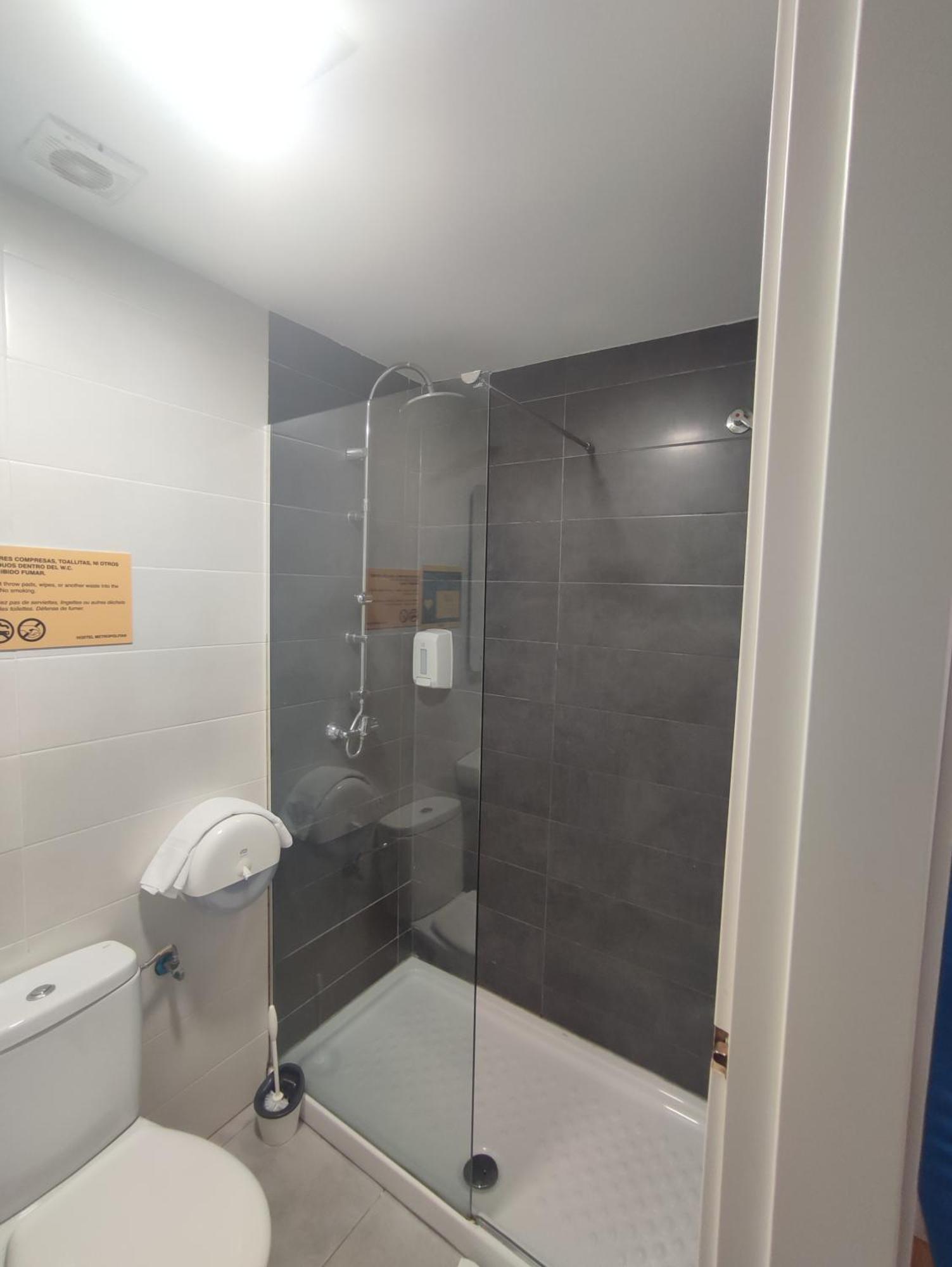 Bilbao Metropolitan Hostel By Bossh Hotels Ngoại thất bức ảnh