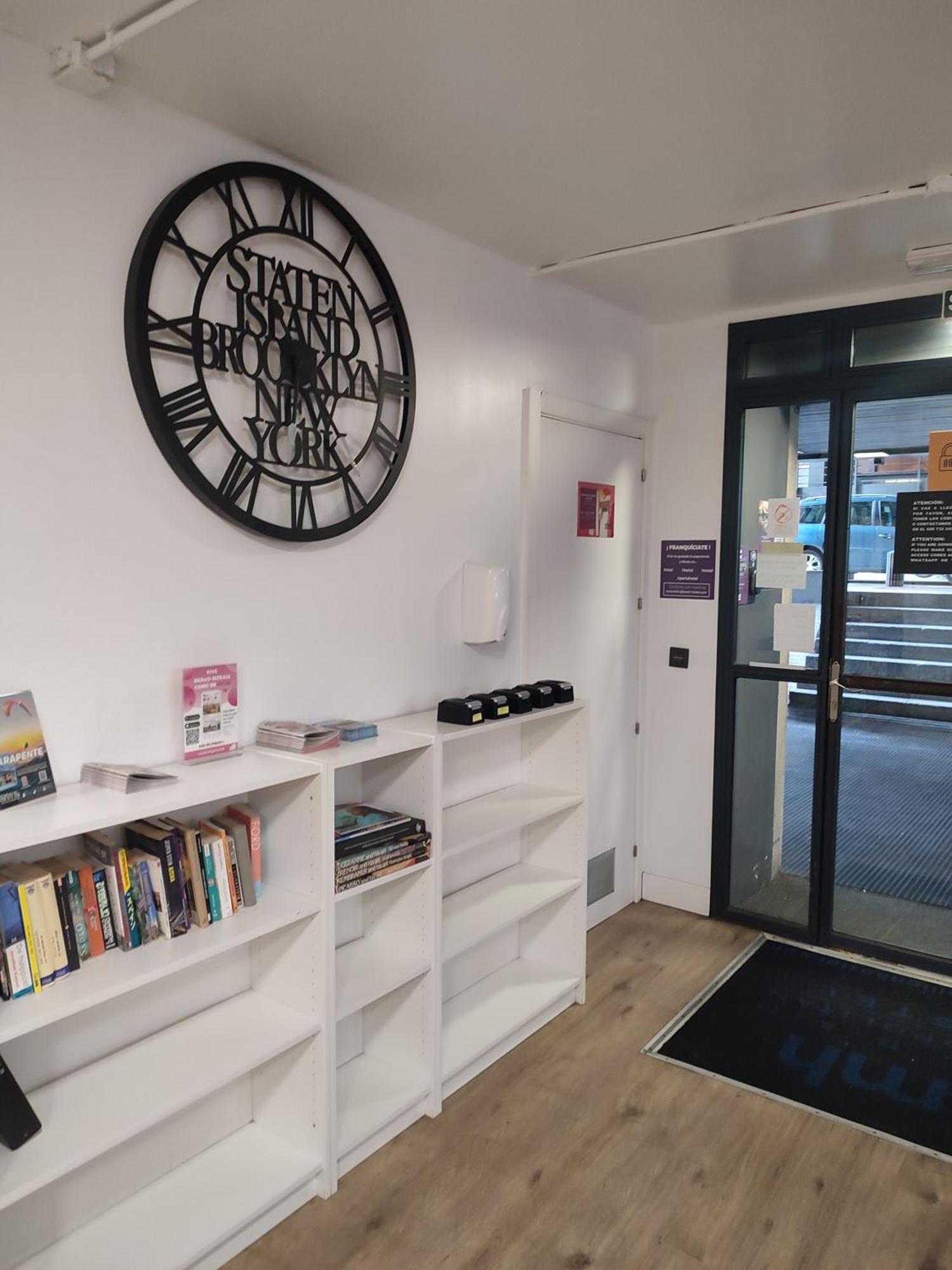 Bilbao Metropolitan Hostel By Bossh Hotels Ngoại thất bức ảnh